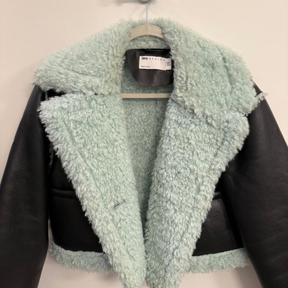 ASOS Black Fauxā Leather & Mint Shearling Cropped Aviator Jacket - Picture 4 of 6